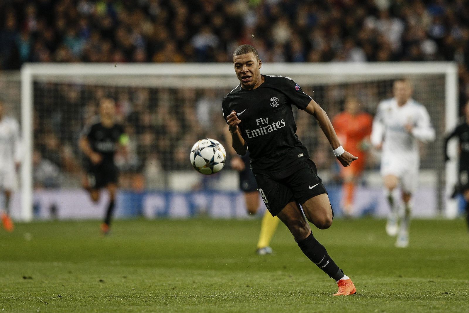 每体：即将迎来主席换届选举的巴萨正在密切关注阿尔瓦雷斯（每体：主席改选在即，巴萨紧盯阿尔瓦雷斯）