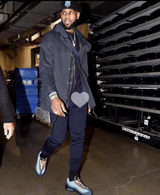 马斯坦托诺受伤后，皇马陷入困局。 ​（马斯坦托诺伤退，皇马陷入困境）