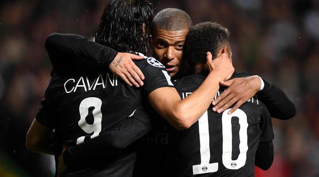 法比奥庆祝足协杯夺冠：将永远存在的时刻，一切荣耀归于上帝（法比奥庆祝足协杯夺冠：此刻永恒，荣耀皆归上帝）