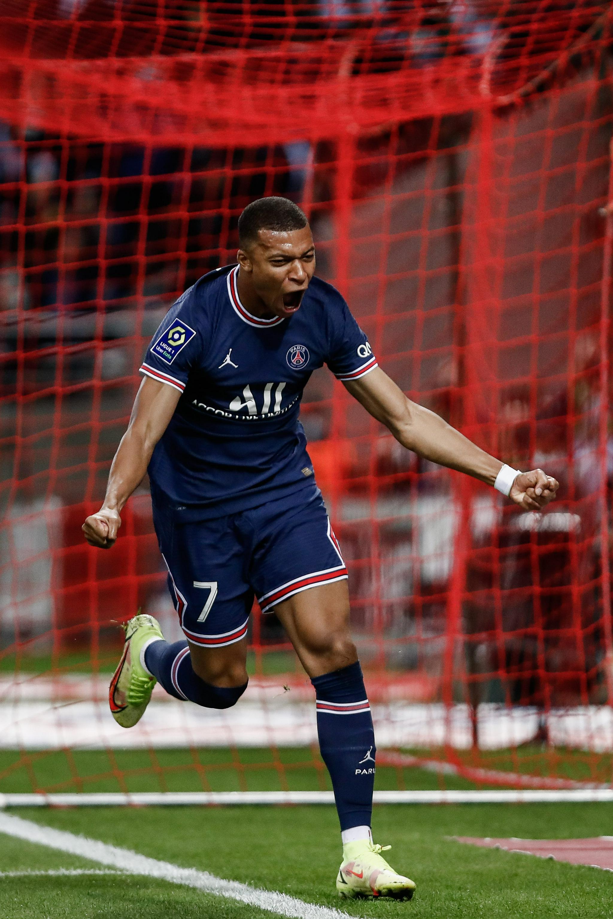 单届世欧预／欧预赛进球榜：哈兰德、莱万16球并列第一（单届世欧预／欧预赛射手榜：哈兰德与莱万同以16球领跑）