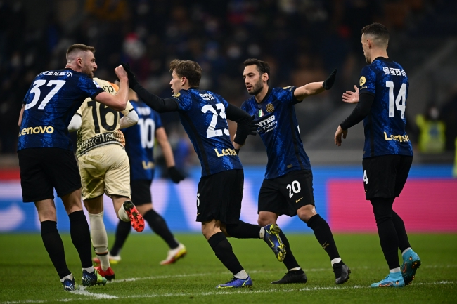 篮球篮网主力中锋脚踝扭伤，伤势待评估（篮网首发中锋脚踝扭伤，伤情待进一步评估）