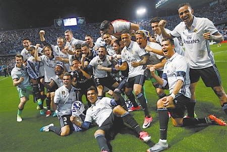 孙兴慜调侃范德芬：你那个一条龙进球比我的更精彩吗？（孙兴慜笑问范德芬：你的长途奔袭破门更胜我一筹吗？）