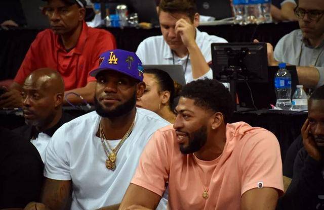 德天空：多特为阿德耶米提供720万欧年薪合同，但未满足要求（德天空：多特开出年薪720万欧合同，未达阿德耶米预期）