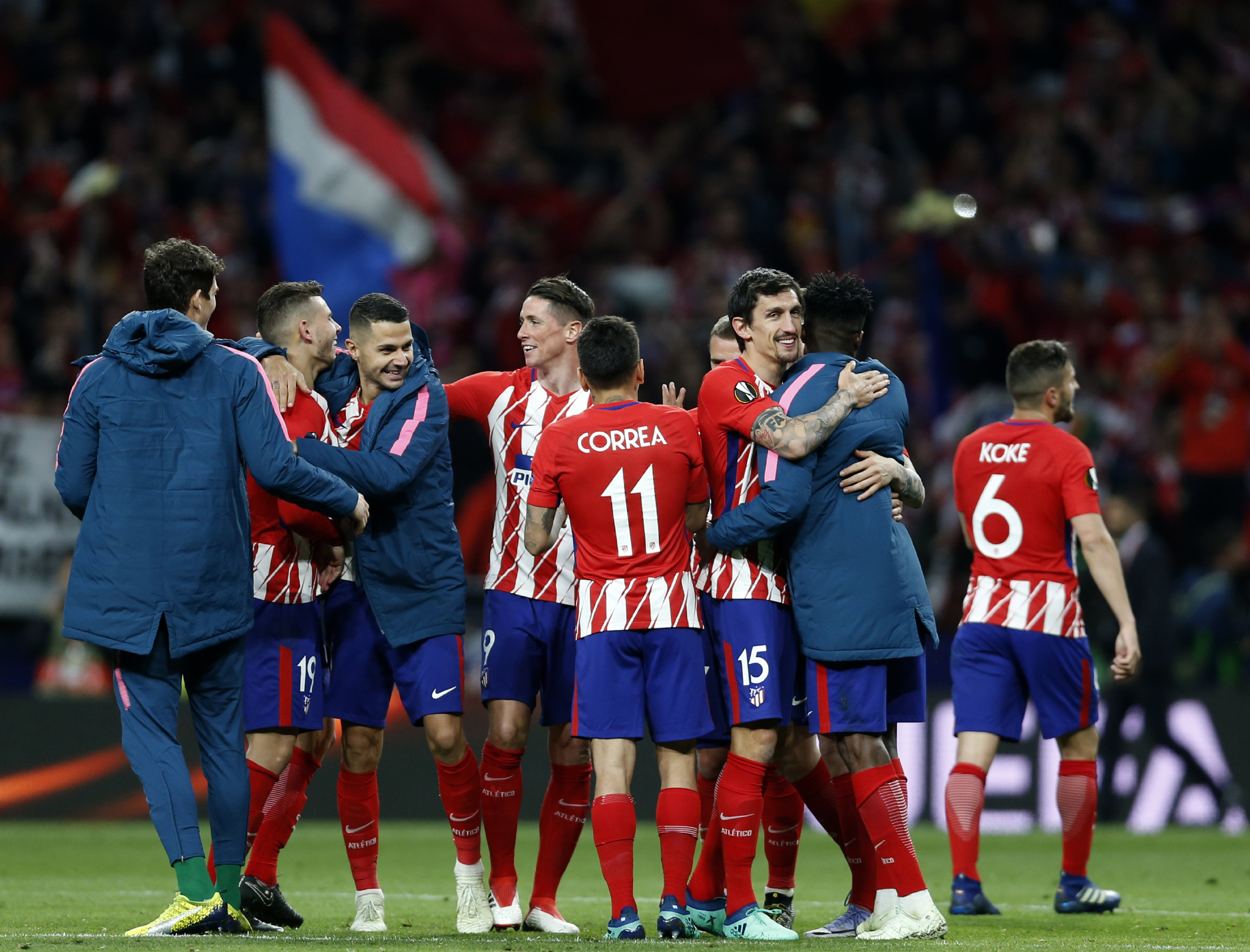 曼晚：曼联决定让莱昂先在青训梯队效力，以适应英格兰足球（曼晚：为适应英格兰足坛，曼联将安排莱昂先随青训队磨炼）