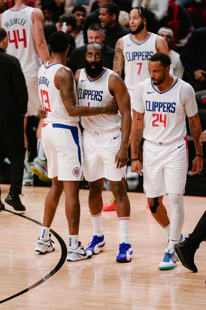 本季欧冠场均创造机会榜：姆巴佩4次，福登3.5次&维尔茨3.4次（本赛季欧冠场均机会创造排行：姆巴佩4.0次，福登3.5次，维尔茨3.4次）